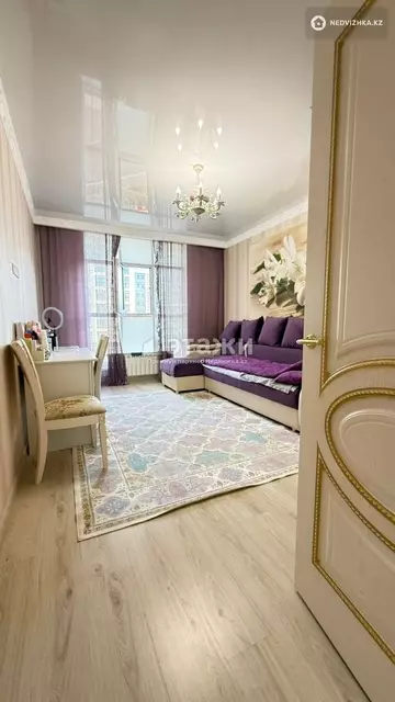 3-комнатная квартира, этаж 4 из 18, 82 м²