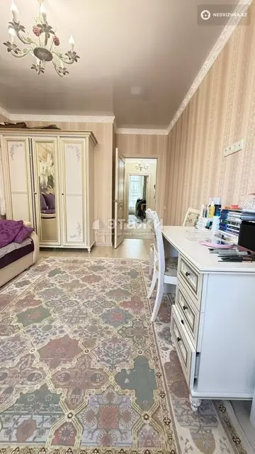 3-комнатная квартира, этаж 4 из 18, 82 м²