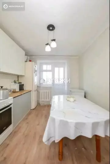 3-комнатная квартира, этаж 9 из 10, 64 м²