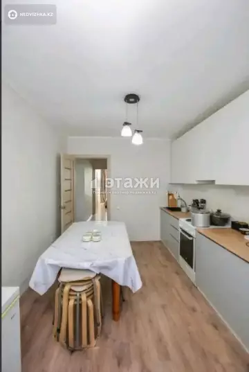 3-комнатная квартира, этаж 9 из 10, 64 м²