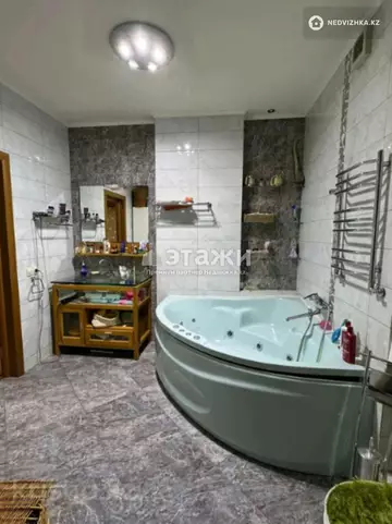 5-комнатная квартира, этаж 13 из 16, 162 м²