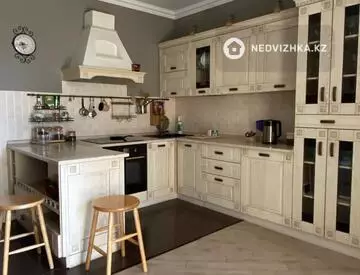 2-комнатная квартира, этаж 13 из 15, 56 м², на длительный срок
