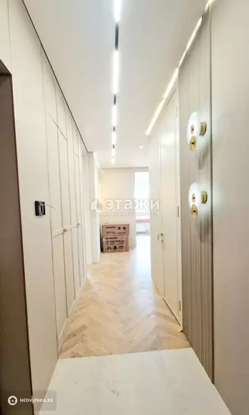 3-комнатная квартира, этаж 8 из 23, 104 м²