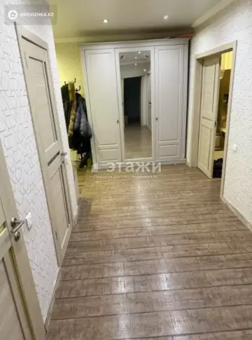 2-комнатная квартира, этаж 4 из 9, 63 м²