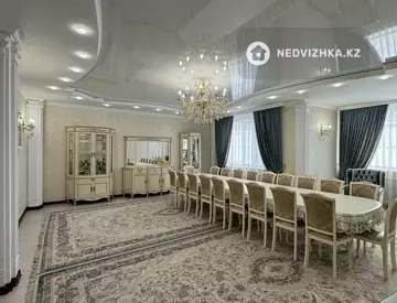 5-комнатная квартира, этаж 3 из 4, 205 м²