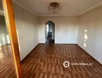 3-комнатная квартира, этаж 4 из 5, 60 м²
