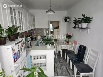 2-комнатная квартира, этаж 4 из 5, 56 м²