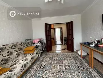4-комнатная квартира, этаж 6 из 6, 80 м²