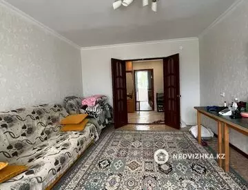 4-комнатная квартира, этаж 6 из 6, 80 м²