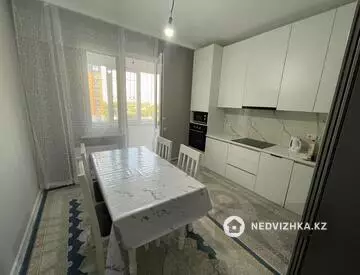 3-комнатная квартира, этаж 7 из 12, 90 м², на длительный срок