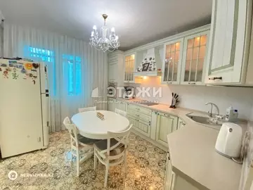 4-комнатная квартира, этаж 7 из 24, 159 м²