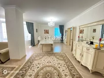 4-комнатная квартира, этаж 7 из 24, 159 м²