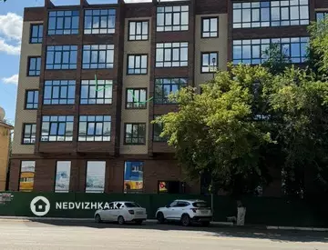 2-комнатная квартира, этаж 3 из 5, 92 м²