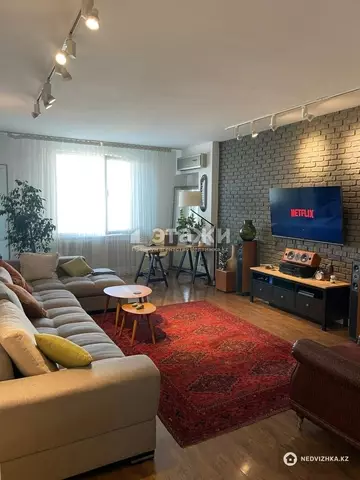 3-комнатная квартира, этаж 8 из 11, 100 м²