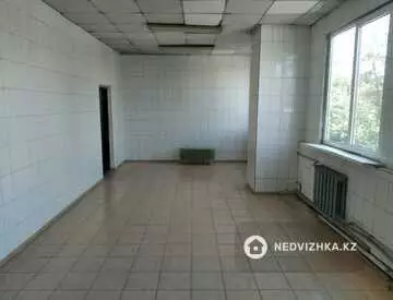 Офисное помещение, этаж 1 из 3, в административном здании, 56 м², на длительный срок