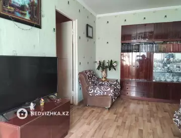 4-комнатная квартира, этаж 2 из 5, 60 м²