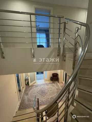 5-комнатная квартира, этаж 2 из 2, 220 м², на длительный срок