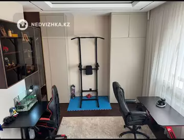 4-комнатная квартира, этаж 8 из 8, 190 м²