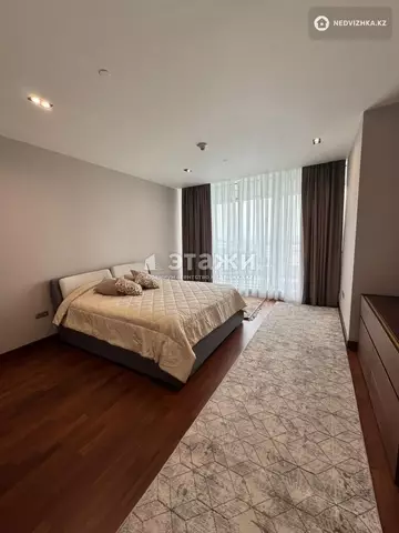3-комнатная квартира, этаж 10 из 25, 135 м², на длительный срок