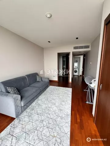 3-комнатная квартира, этаж 10 из 25, 135 м², на длительный срок