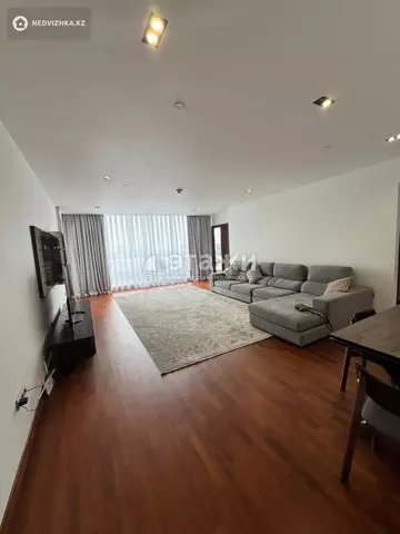 3-комнатная квартира, этаж 10 из 25, 135 м², на длительный срок