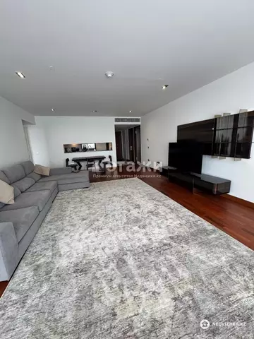 3-комнатная квартира, этаж 10 из 25, 135 м², на длительный срок