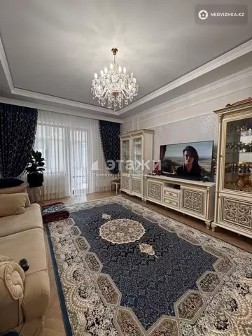 4-комнатная квартира, этаж 5 из 8, 147 м²