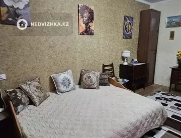 2-комнатная квартира, этаж 3 из 5, 53 м², посуточно