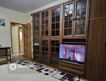 2-комнатная квартира, этаж 3 из 5, 53 м², посуточно
