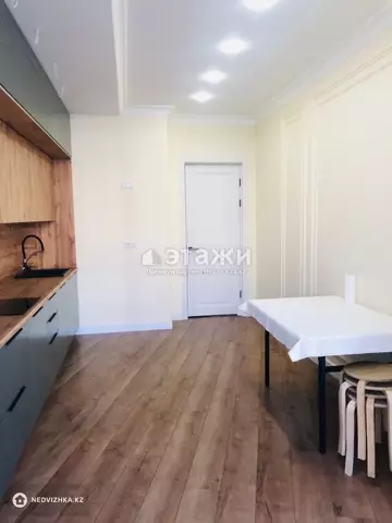 3-комнатная квартира, этаж 8 из 10, 90 м²