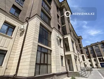 5-комнатная квартира, этаж 3 из 5, 147 м²