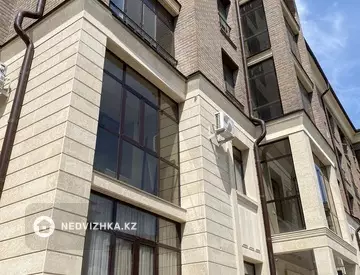 5-комнатная квартира, этаж 3 из 5, 147 м²