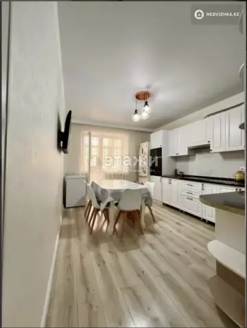 3-комнатная квартира, этаж 8 из 10, 94 м²