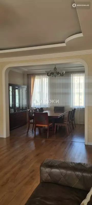 3-комнатная квартира, этаж 3 из 4, 102 м²