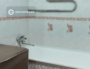 2-комнатная квартира, этаж 4 из 5, 55 м², посуточно