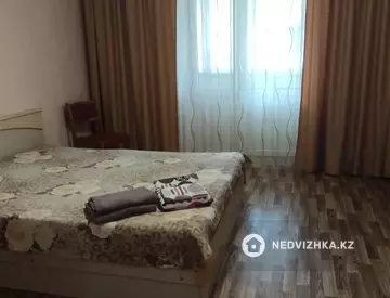 2-комнатная квартира, этаж 4 из 5, 55 м², посуточно