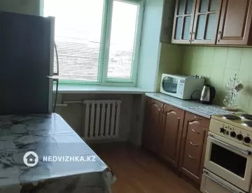 2-комнатная квартира, этаж 4 из 5, 55 м², посуточно