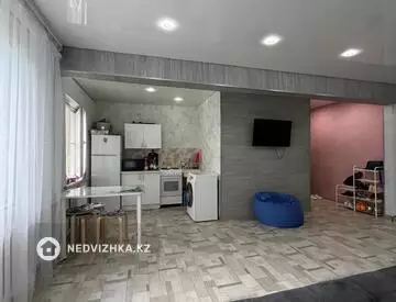 3-комнатная квартира, этаж 4 из 4, 57 м²