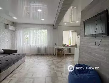 3-комнатная квартира, этаж 4 из 4, 57 м²