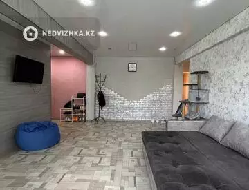 3-комнатная квартира, этаж 4 из 4, 57 м²