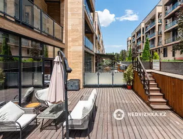 3-комнатная квартира, этаж 1 из 3, 118 м²