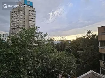 4-комнатная квартира, этаж 4 из 16, 83 м², на длительный срок