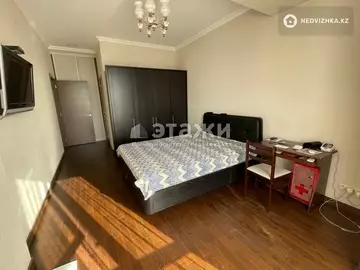 3-комнатная квартира, этаж 12 из 14, 70 м², на длительный срок
