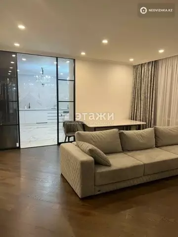 4-комнатная квартира, этаж 10 из 30, 160 м², на длительный срок