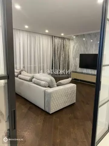 4-комнатная квартира, этаж 10 из 30, 160 м², на длительный срок