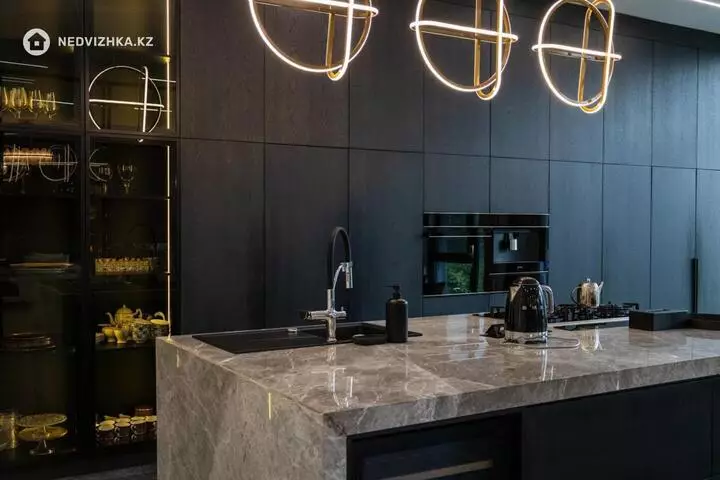 650 м², 5-комнатная квартира, этаж 1 из 3, 650 м², изображение - 1