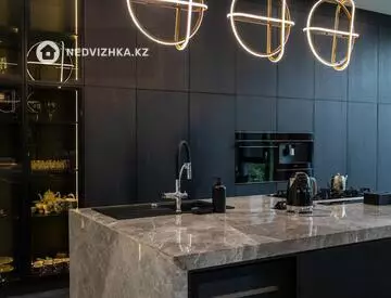 6-комнатная квартира, этаж 1 из 3, 650 м²