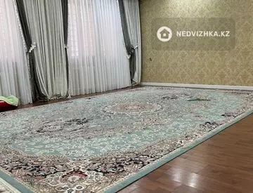 4-комнатная квартира, этаж 4 из 5, 123 м²