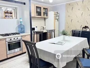 4-комнатный дом, 12 соток, 120 м², на длительный срок