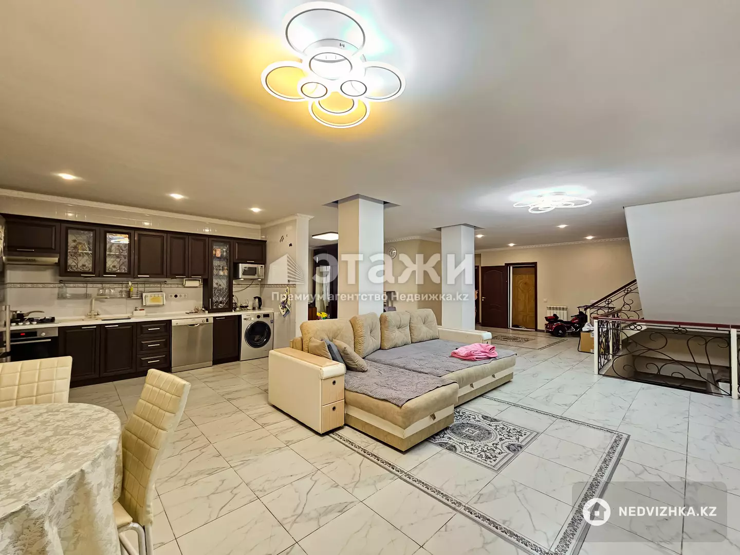 300 м², 5-комнатный дом, 4 соток, 300 м², изображение - 1